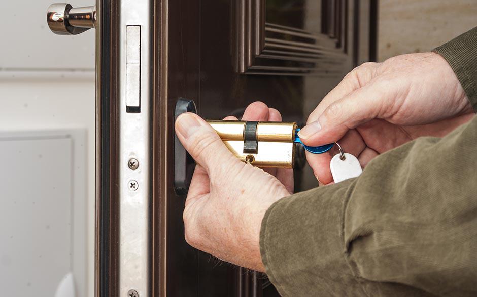 remplacement serrure porte Melun
