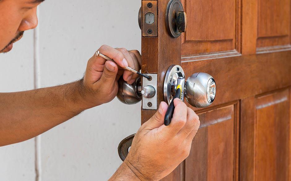 remplacement serrure porte Melun